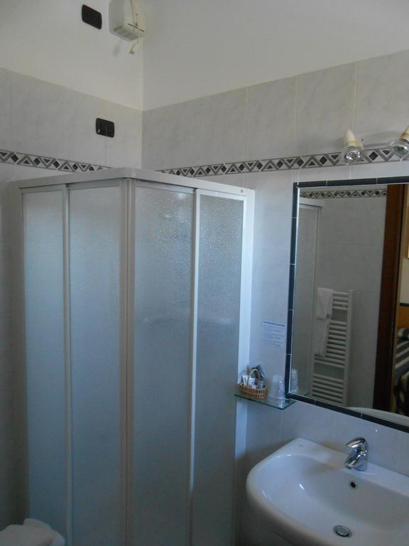 Albergo Villa Eva Костермано Экстерьер фото