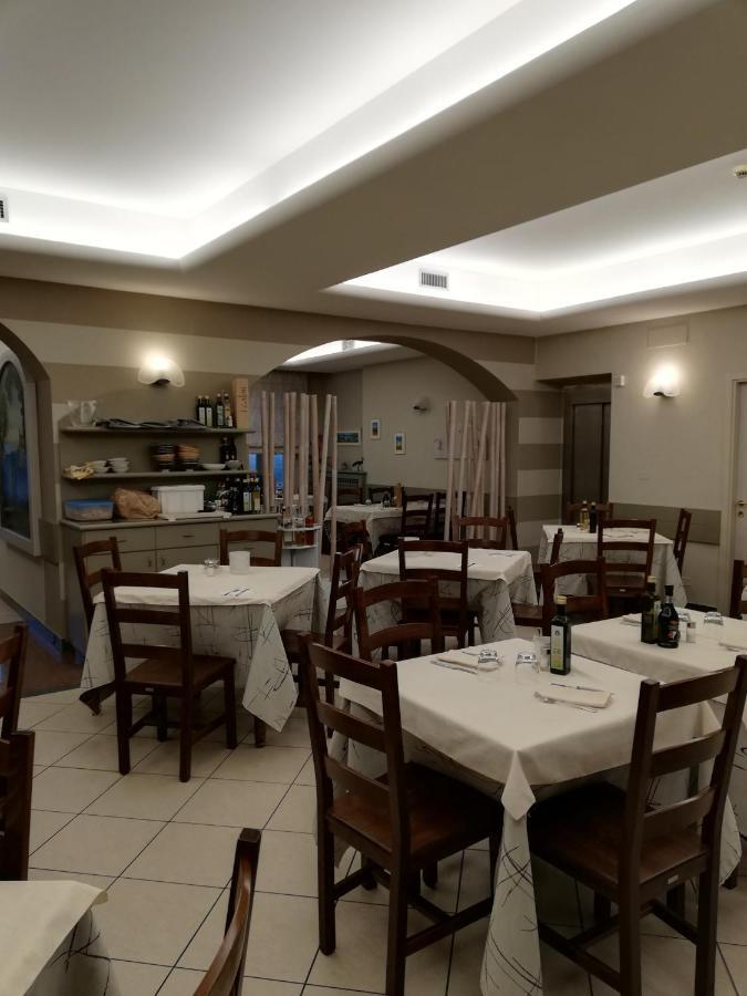 Albergo Villa Eva Костермано Экстерьер фото