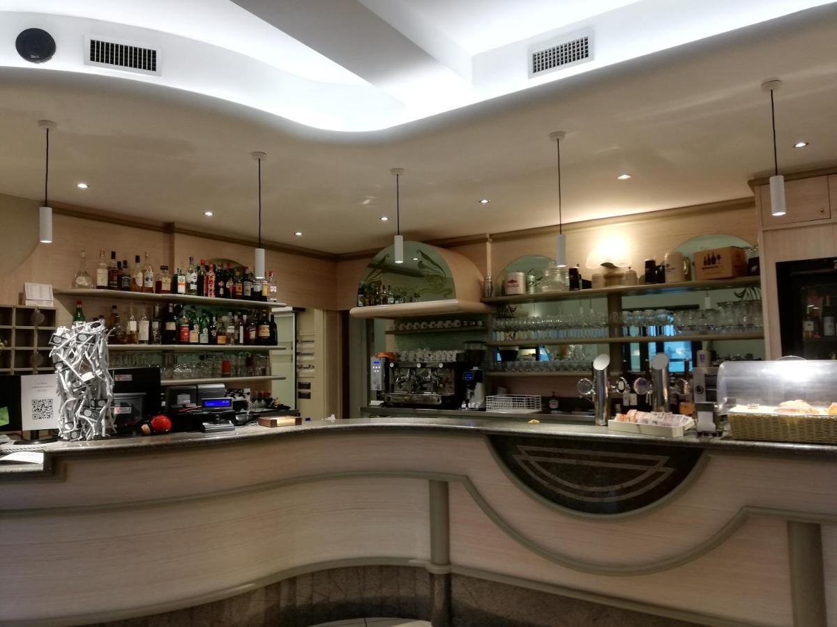 Albergo Villa Eva Костермано Экстерьер фото